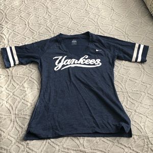 Women’s Nike Yankees Quarter Sleeve size M